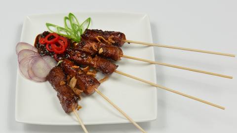 Saté Kambing Khas Lonny: saté van geit op de wijze van Lonny