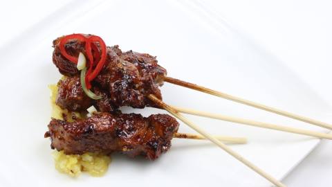 Saté Kambing Nenas: in ananas gemarineerde geit